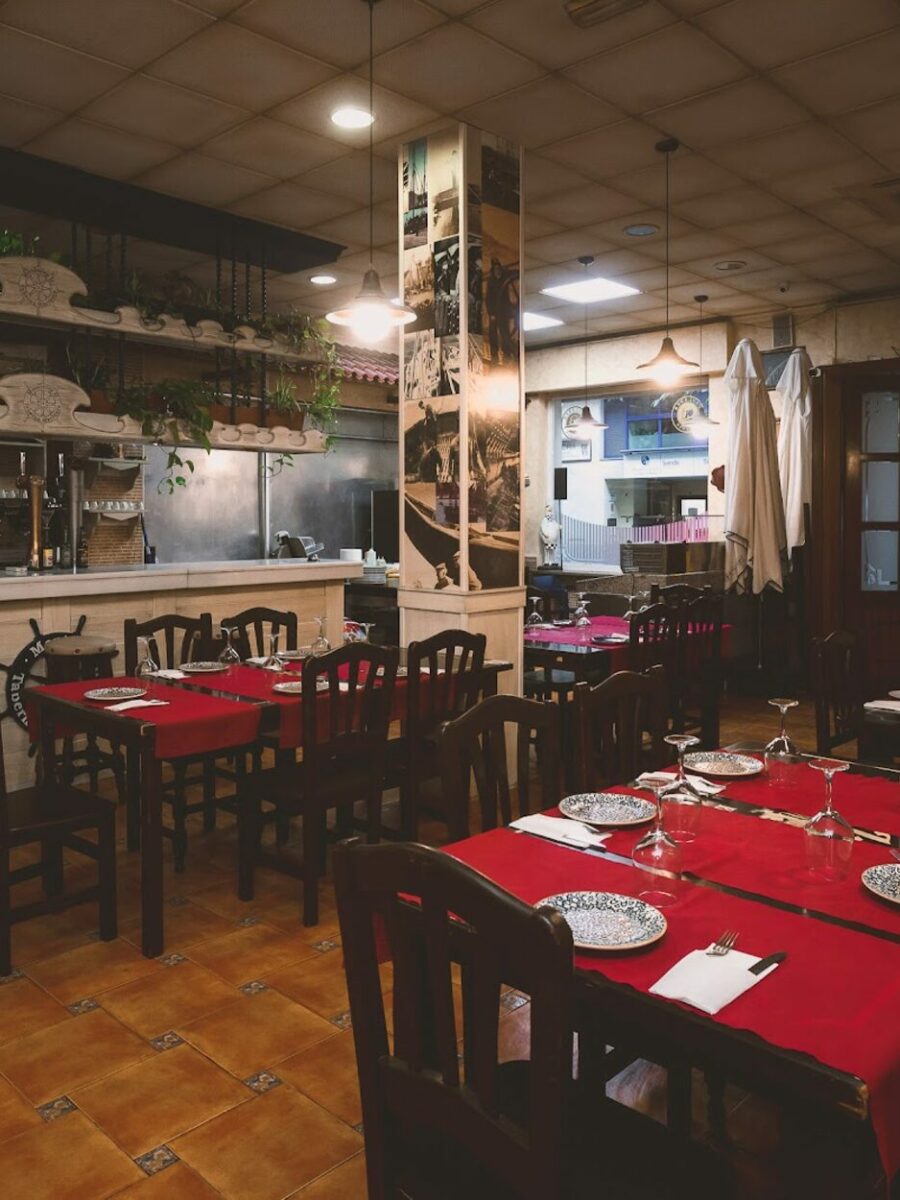 La cocina a la vista desde el comedor de Pizzería Tellaro